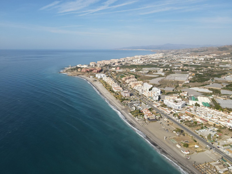 Torrox, Costa del Sol East, Málaga, Espanja - Juoni - Asuin